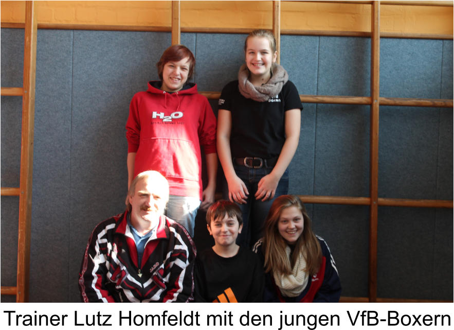 Trainer Lutz Homfeldt mit den jungen VfB-Boxern