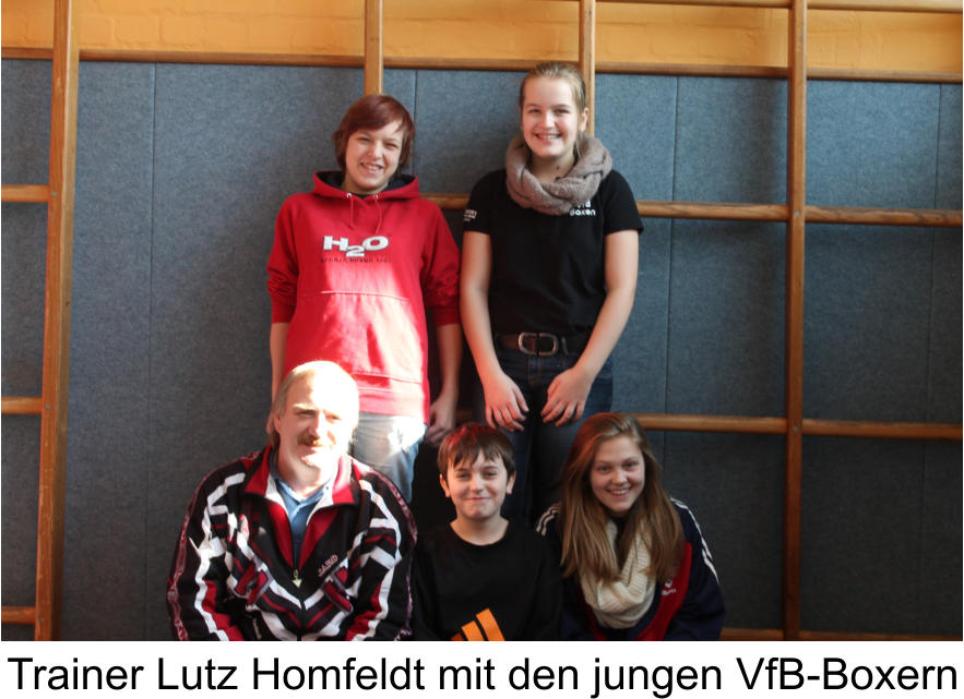 Trainer Lutz Homfeldt mit den jungen VfB-Boxern